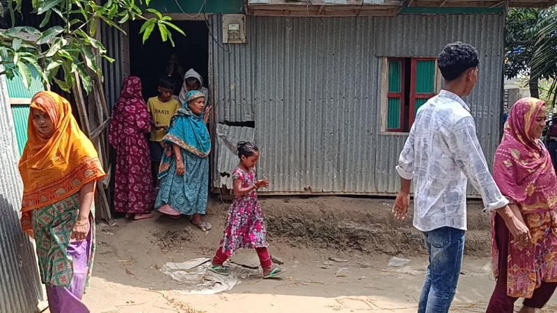 কুমিল্লায় নির্যাতনের শিকার গৃহবধূর মৃত্যু: স্বামীসহ পরিবারের সদস্যরা পলাতক