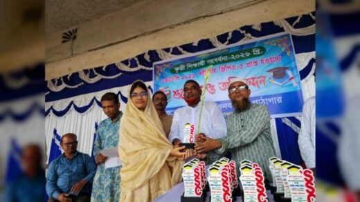 পূর্বধলায় জিপিএ-৫ প্রাপ্ত কৃতী শিক্ষার্থীদের সংবর্ধনা দিল তমিজ জনকল্যাণ পাঠাগার