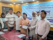 নোয়াখালীতে দুর্গাপূজায় সনাতন ধর্মাবলম্বীদের আর্থিক সহায়তা জেলা পরিষদের