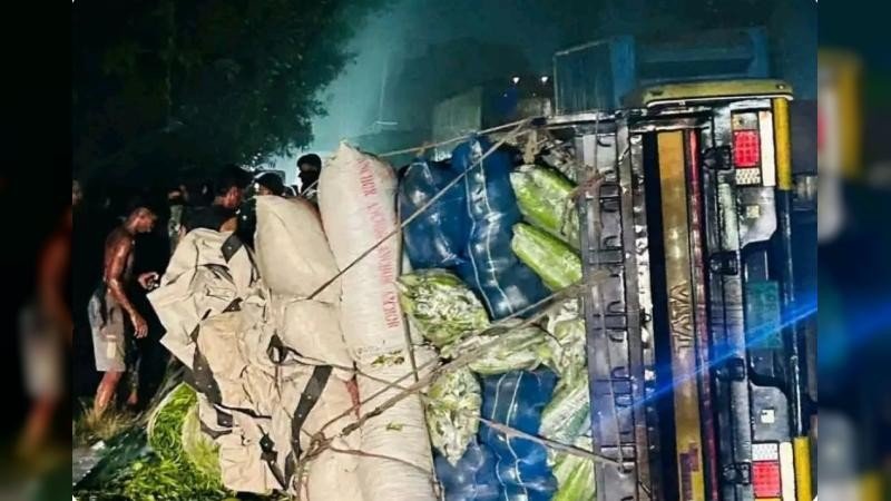 চকরিয়ায় বাস-পিকআপের মুখোমুখি সংঘর্ষ, নিহত ২