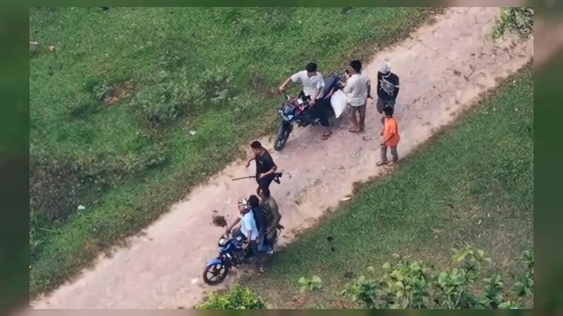 খাগড়াছড়িতে যান চলাচল স্বাভাবিক, সেনাবাহিনীর ড্রোনে ধরা পড়ল অস্ত্রধারীদের মহড়া
