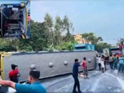 চন্দনাইশে সৌদিয়া পরিহনের বাস উল্টে ২৫ যাত্রী আহত