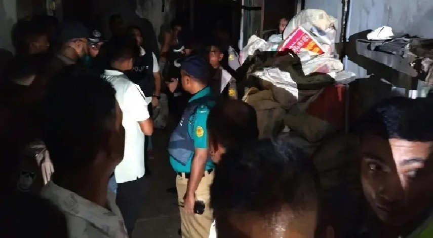 কথা-কাটাকাটির জেরে মাথায় আঘাত করে রক্তাক্ত, ফাঁকা গুলি