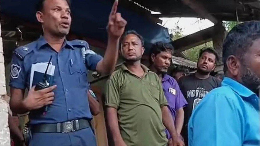 ‘পোশাক লাগিয়েছি ঘুষের টাকা দিয়ে, ঘুষ খাওয়ার জন্যই’