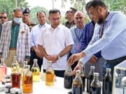 বর্জ্য থেকে জ্বালানি তেল উৎপাদন প্রকল্প দেখলেন প্রধানমন্ত্রী, বাস্তবায়নে সহায়তার আশ্বাস