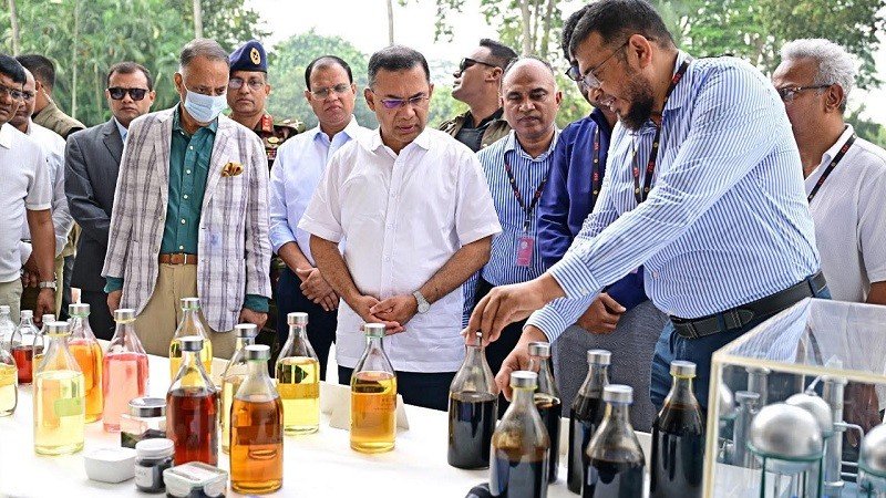 বর্জ্য থেকে জ্বালানি তেল উৎপাদন প্রকল্প দেখলেন প্রধানমন্ত্রী, বাস্তবায়নে সহায়তার আশ্বাস