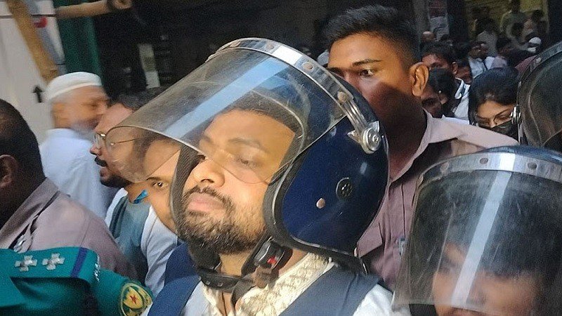 আয়াসের জামিন শুনানিতে আইনজীবীদের হাতাহাতি, কারাগারে পাঠানোর আদেশ