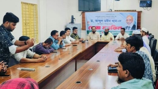 মন্ত্রী মঈন খানের সুস্থতা কামনায় পলাশ উপজেলা প্রেসক্লাবে সাংবাদিকদের দোয়া মাহফিল