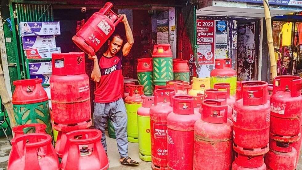 নির্ধারিত দামেই এলপিজি বিক্রির নির্দেশ, না মানলে কঠোর ব্যবস্থা