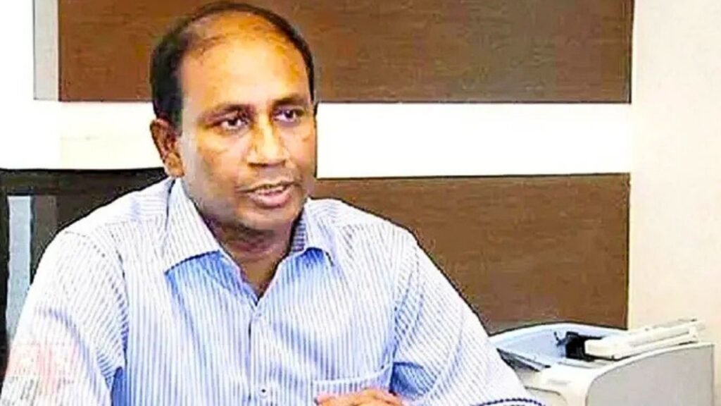 সাবেক এসবি প্রধান মনিরুল ও পরিবারের ৮৩ ব্যাংক হিসাব অবরুদ্ধ সাবেক এসবি প্রধান মনিরুল ও পরিবারের ৮৩ ব্যাংক হিসাব অবরুদ্ধ