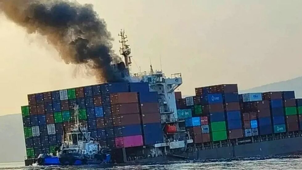 হরমুজ প্রণালিতে একের পর এক জাহাজডুবি, নতুন কৌশলে ইরান