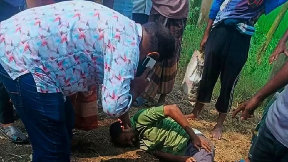দিনদুপুরে ব্যাংকের দুই কর্মকর্তাকে পিটিয়ে ৩৪ লাখ টাকা ছিনতাই