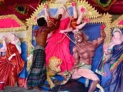 দুর্গাপূজার প্রস্তুতি শেষ পর্যায়ে, বাড়ছে প্রতিমাশিল্পীদের ব্যস্ততা