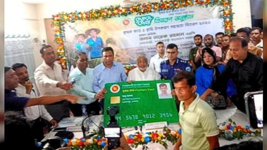 ফ্যামিলি ও কৃষক কার্ড বিতরণ বাংলাদেশের ইতিহাসে মাইলফলক: বরকত উল্যাহ বুলু