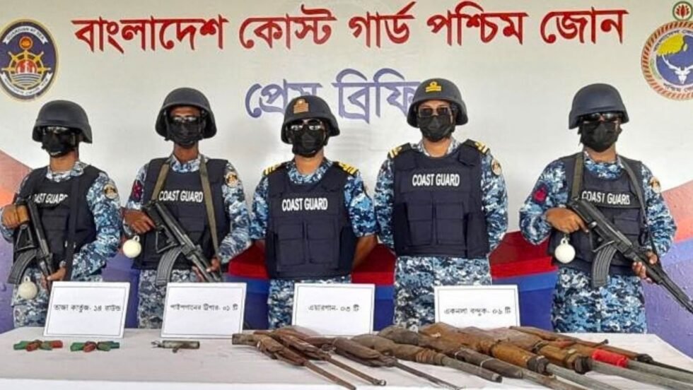 সুন্দরবনে কোস্ট গার্ডের অভিযানে  বিপুল পরিমাণ অস্ত্র-গোলাবারুদ উদ্ধার