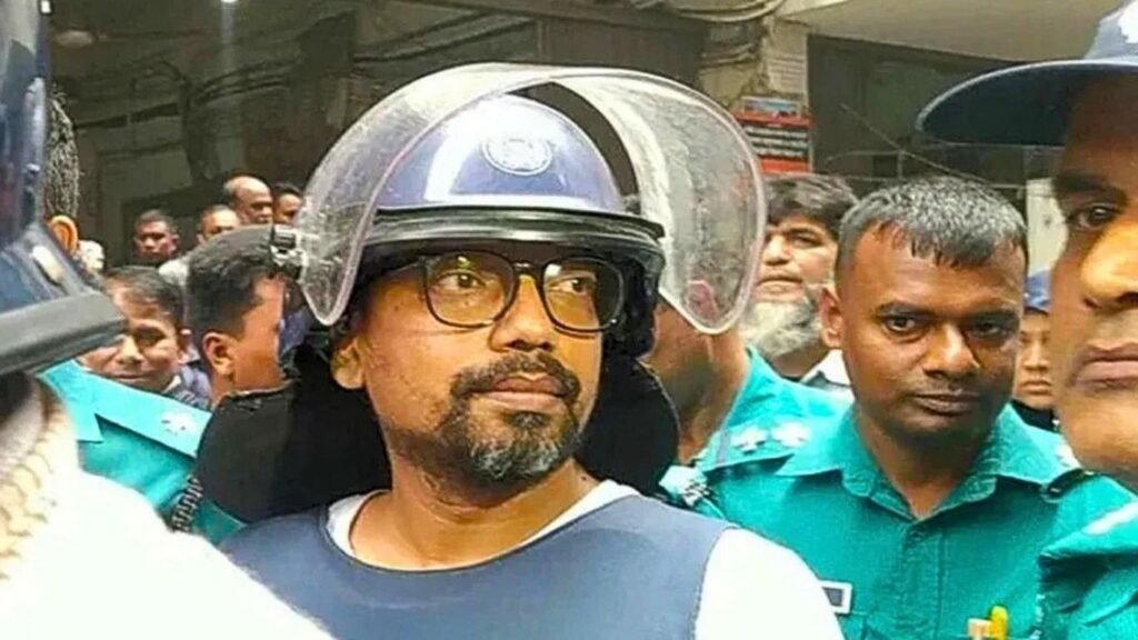 ৬ তলা পর্যন্ত হেঁটে উঠতে হয়, হ্যান্ডকাফ সামনে চান পলক