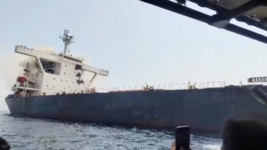 হরমুজে ২৪ ঘণ্টার ব্যবধানে ডুবল ২ বাণিজ্যিক জাহাজ